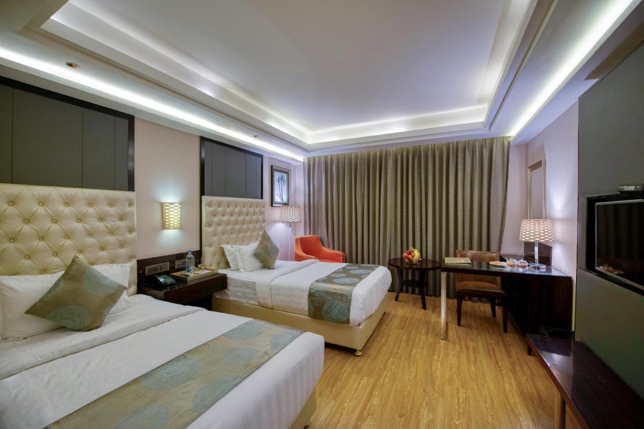 Om Clarks Inn Raebareli Exterior photo