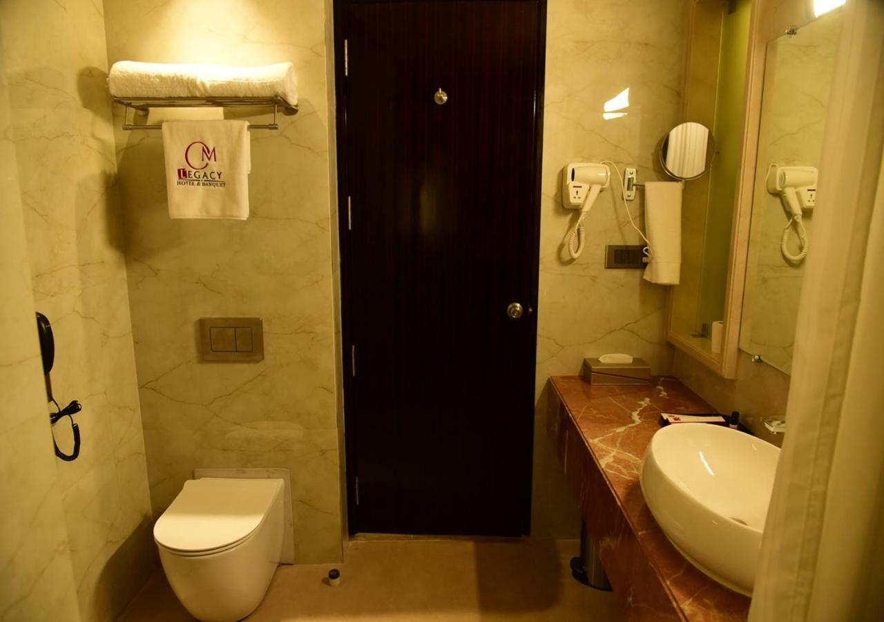 Om Clarks Inn Raebareli Exterior photo